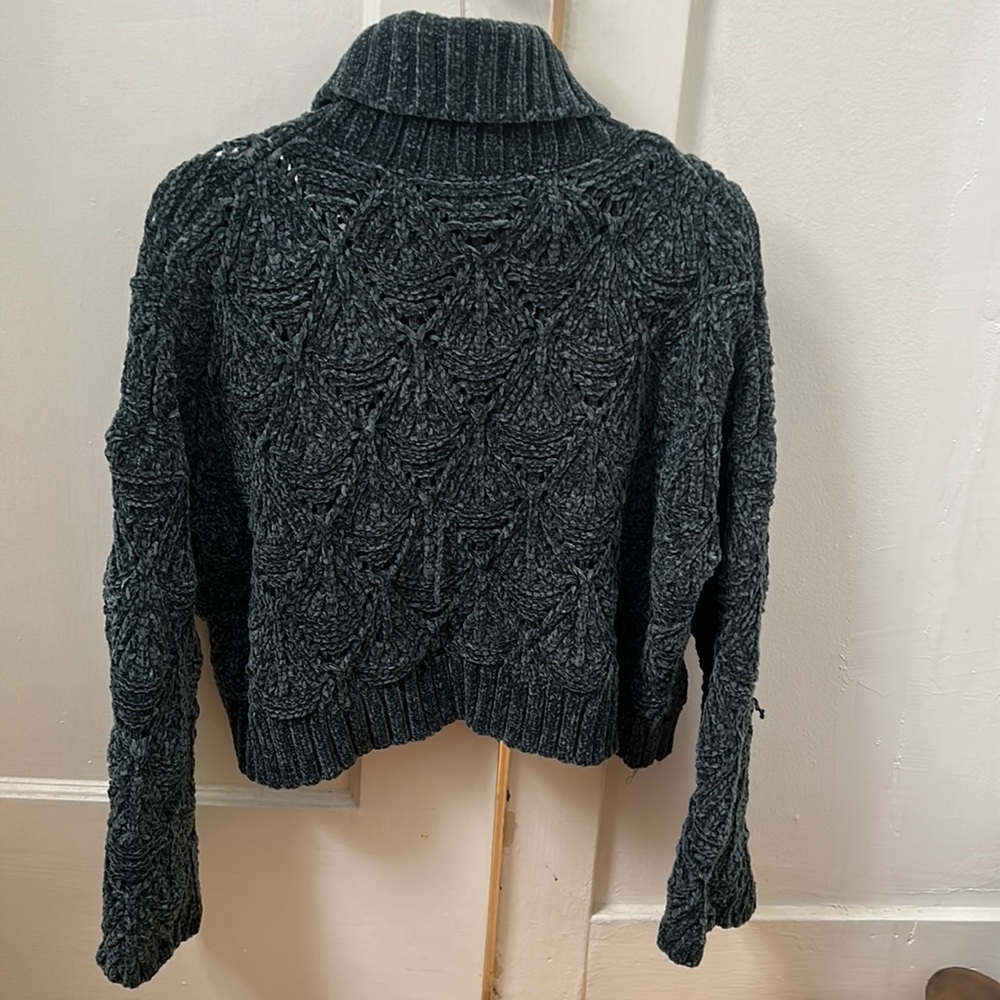 Neely green sweater